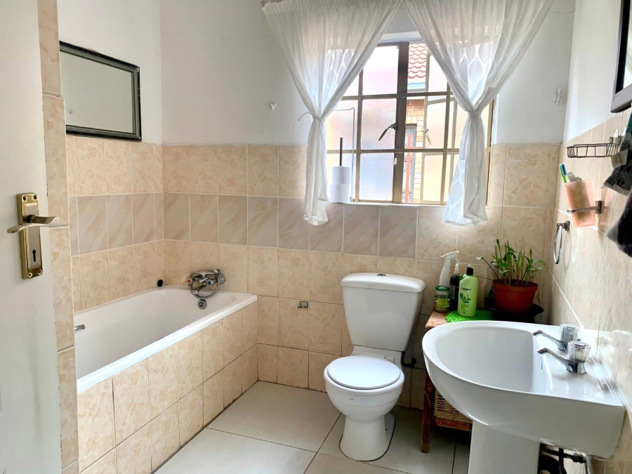 3 Bedroom Property for Sale in Vista Park Free State